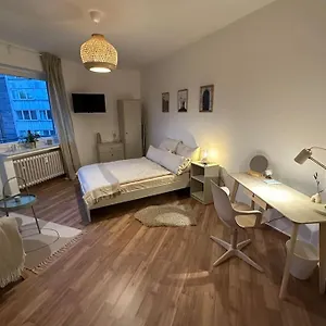 Mit Wohnkuche & Balkon Apartment